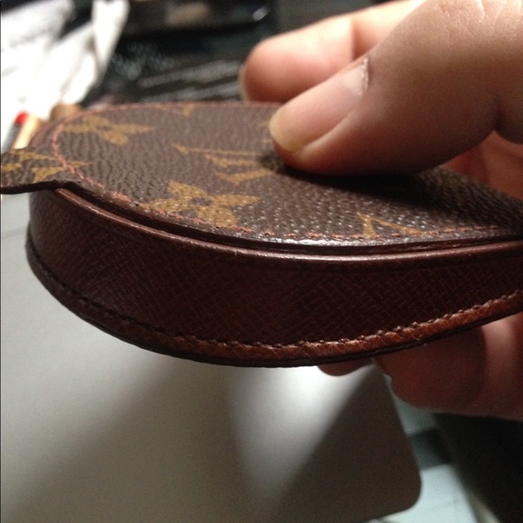 Luis Vuitton coin purse - Picture 2 of 4